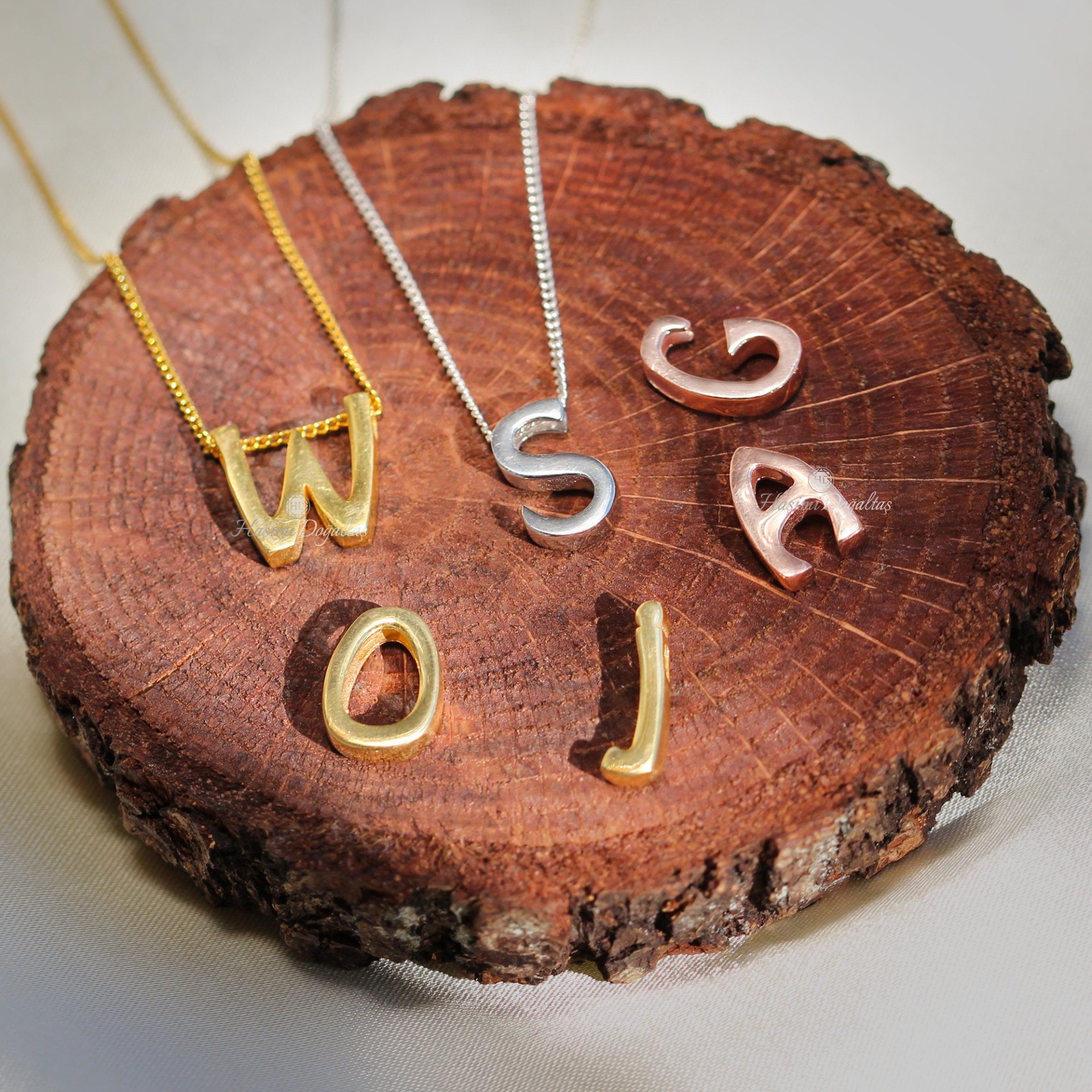 Gümüş Minimal Harf Kolye — görsel 2
