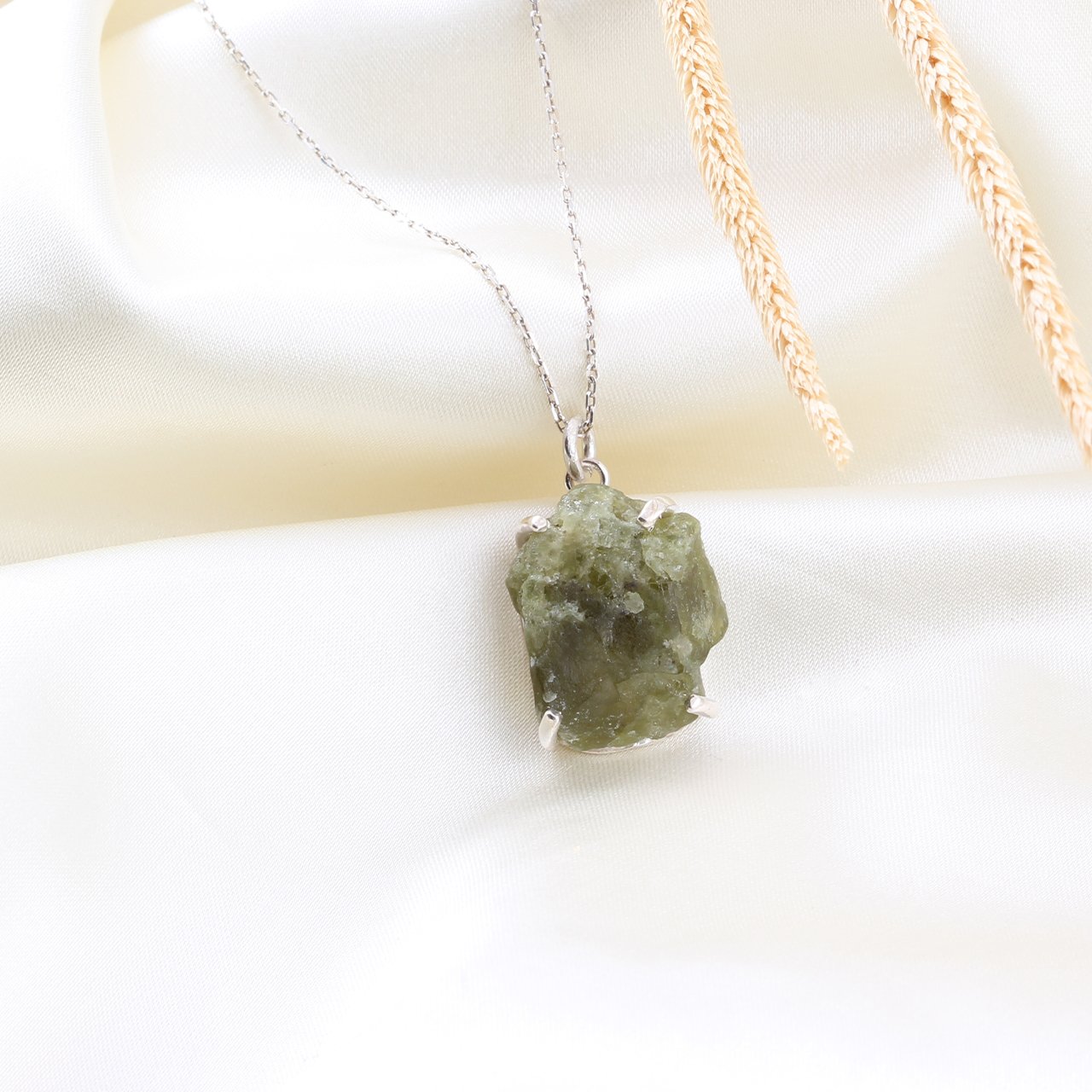 Yeşil Garnet Kolye — görsel 2